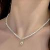 Cadena de cuello sencilla de moda de primavera y verano, diseño de nicho con personalidad, collar de perlas de doble capa, cadena de clavícula dulce para dama, venta al por mayor