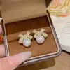 Pendientes de Moda de Aguja de Plata 925 con Cubos de Perla de Venta Caliente Pendientes Dulces de Nicho de Gama Alta Pendientes de Diseño Exquisito