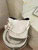 Bolso de mano de diseño de nicho retro muy elegante para mujer, modelo nuevo con sensación de calidad, bolso cruzado versátil, bolso tipo cubo popular