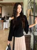 Camiseta de punto con botones y manga acampanada, de estilo francés, madura y elegante, para mujer, nueva vibra vintage de otoño, top ajustado a la cintura para adelgazar