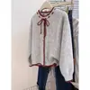 Nuevo cárdigan de punto elegante con diseño de trenzado en forma de diamante y bloques de color, estilo universitario, otoño e invierno 2026, suéter suave
