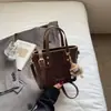 Bolsa Pequena Fashionável Retrô de Nicho para Mulheres 2025 Novo Estilo Outono Bolsa Transversal Casual e Exquisiteira Bolsa Carteiro Bolsa Saco