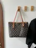 Bolso tote nuevo de moda 2026, versátil, clásico, elegante, bolso de hombro, bolso de axila, de alta gama, casual, bolso de mano de gran capacidad