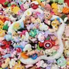 Dibujo Animado Color Sólido Aleatorio Grande Mixto Resina Accesorios DIY Popular Transmisión en Vivo Funda para Teléfono Móvil Horquilla Agujero Adhesivo para Zapato Taza de Agua