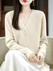 Elegante suéter de lã com decote em V, imitando duas peças, 100% lã, corte justo, peça essencial para o outono e inverno no trajeto para o trabalho