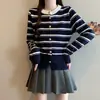 Procesamiento OEM de chaqueta suéter de punto fino a rayas pequeñas para mujer, adecuada para otoño e invierno, adelgazante y favorecedora, se puede usar como capa base