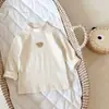 Camiseta básica de manga larga de color liso para bebé, unisex, cuello medio alto, prenda interior cálida, ropa de oso de dibujos animados estilo coreano