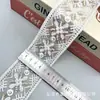 Venta directa del fabricante: Encaje de Bordado de Cuentas Resistente Tridimensional de Hilo de Organza, Accesorios de Hilo Dorado Bordados a Mano con Perlas Código de Barras