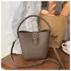 Bolso Grande de Alta Gama Retro para Mujer 2025 Nueva Moda Bolso de Hombro Cruzado para Viajes Diarios Bolso de Mano Versátil Bolso Cubo