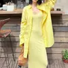 Vestido amarillo de tirantes con cuello en U para mujer, moda 2026 nuevo estilo, conjunto de dos piezas sexy de vestido largo ajustado al cuerpo y camisa para chica caliente