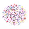 Paquete de 100 cuentas acrílicas oblatas de colores con forma de corazón, hechas a mano, sueltas, color negro
