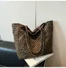 Bolsa Tote Estampa Leopardo Coreana Grande Capacidade Design de Nicho Bolsa de Lona Feminina Nova Preguiçosa Retro Versátil Bolsa de Ombro Único