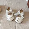 Sapatos de couro infantis, sapatos casuais versáteis estilo coreano, sapatos de couro para meninas, sapatos de princesa, sapatos de primavera e outono para meninas, sapatos de performance com laço e sola macia