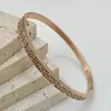 Moda Cruzada Europeia e Americana Oco Padrão Grande Muralha Titânio Aço Inoxidável Pulseira Estilo Palácio Retrô Acessórios de Nicho de Luxo