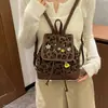 Mochila para mujer de uso diario 2026 linda nueva de dibujos animados invierno de un solo hombro estampado de leopardo estilo coreano y japonés gamuza bandolera bolso de mano de doble hombro