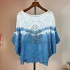 Top tie-dye para comercio transfronterizo, camisa de seda y lino tie-dye bordada de manga media con cuello camisero, cuello redondo, corte holgado, top estilizado y que estiliza