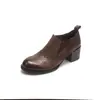Primera Capa Piel de Vaca Boca Profunda Zapatos Pequeños de Cuero para Mujer Tacón Grueso Tacón Medio Zapatos de una Sola Pieza Otoño Invierno Nuevo Estilo Cuero Genuino Punta Redonda Color Pulido Zapatos de Madre de una Sola Pieza