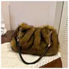 Bolsos de felpa para otoño e invierno para mujer, bolsos plisados de nicho tipo nube, bolsos de hombro de alta gama, bolsos cruzados, bolsos peludos de moda y tendencia
