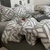Conjunto de Roupa de Cama Listrado Preto e Branco Estilo Nórdico Peças Quatro Peças Macio Confortável Dormitório de Estudante Quarto Resistente à Sujeira Universal para Todas as Estações
