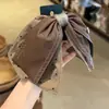 Pinza para el pelo de cuero marrón Maillard con lunares y lazo, estilo delicado y femenino, nueva pinza para el pelo de media coleta, muestra el volumen del cabello, versátil