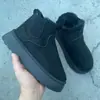 Botas de Neve Grossas com Forro de Lã para o Inverno de 2025 para Mulheres, Estilo Novo com Couro e Pelo Integrados, Sapatos Quentes de Algodão com Solado Grosso