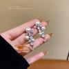 Pendientes de diamantes retro de lujo ligeros de alta gama, pendientes de temperamento con diseño de nicho para mujer, joyería de oreja exquisita roja de red al por mayor