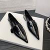 Novos Sapatos Femininos de Salto Baixo Bico Fino Estilo Europeu e Americano para Primavera e Outono de 2025 com Design Único e Velcro para Deslocamento e Uso Profissional