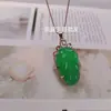 Venta al por mayor de fábrica oro rosa incrustado con colgante de hojas de calcedonia verde hielo alto ágata blanca ramas doradas jade colgante de jade