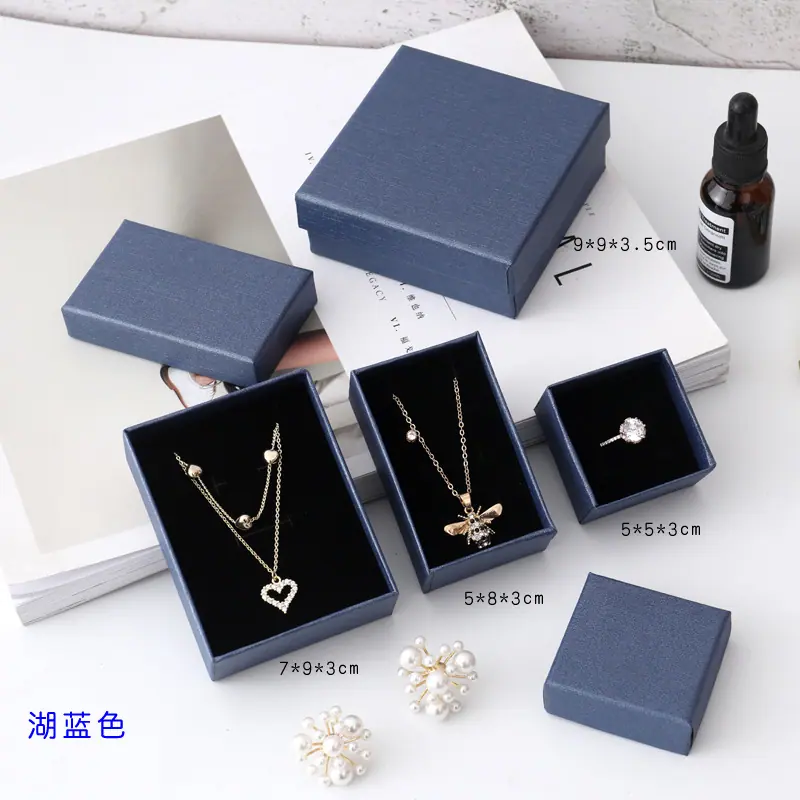 莱尼纹湖蓝色