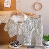 Conjunto de Três Peças Infantil Outono 2025 Novo Estilo Primavera & Outono Roupas Esportivas Casuais para Meninos e Meninas com Estampa Completa de Letras, Roupas Infantis