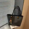Bolsa versátil de alta qualidade com moda retrô para mulheres 2026 nova bolsa de ombro tote simples com textura e grande capacidade