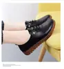 Zapatos de Madre de Cuero Suave Estilo Nuevo 2026 con Suelas Suaves y Superficie Suave, Mocasines Cómodos Antideslizantes Versátiles para Mujer