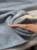 Nova coleção de inverno: Calças retas de mistura de lã cinza, de cintura alta, modeladoras e que valorizam a silhueta para mulheres, exalando um estilo sofisticado e elegante, perfeitas para o vestuário de trabalho.