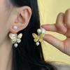 Pendientes de Mariposa Perla Estilo Retro Francés para Mujer 2026 Nuevo Estilo Caliente Pendientes de Lujo Accesible con un Toque de Alta Gama y Estilo de Nicho