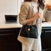 Bolso Nuevo Estilo Chino para Mujer Gran Capacidad 2024 Nuevo Verano Versátil Cadena Bolso Cruzado Diseño Bolso Cubo Plisado