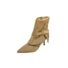 Botas de Cano Curto Apontadas com Salto Agulha Estilo Europeu e Americano com Fivela de Cinto Moda Outono/Inverno 2026 Novo Estilo