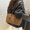 Moda de Viaje de Gran Capacidad Europea y Americana 2025 Estampado de Leopardo Otoño Nuevo Bolso Tote Casual para Hombro o Axila para Mujer