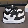 Tenis bajos para niños y niñas, nuevos zapatos casuales de primavera y otoño para niños pequeños, zapatillas de correr transpirables con suela blanda para niños