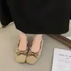 2026 Nuevo Estilo Ligeramente Maduro Estilo para Ir al Trabajo Zapatos de Abuela con Lazo Boca Baja Suela Plana para Mujer Gamuza Punta Redonda Suela Suave Zapatos Individuales