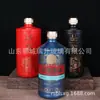 Botella de Vino con Glaseado en Spray 500ml Botella de Licor Personalizada Fabricante de Botellas de Vidrio de Yuncheng Produce Botella de Vino Cilíndrica con Flor Asada