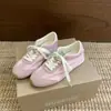 Zapatillas de entrenamiento alemanas de cuero genuino con aumento de altura interior, zapatos rosas para niñas, estilo fino de otoño 2026, adecuados para combinar con faldas, zapatillas deportivas blancas casuales