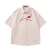 Camisa de manga corta de pana rosa con bordado resistente retro estilo Hong Kong 2024 para hombres y mujeres, camisa holgada de verano para novios y parejas