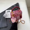 Bolsa de Ombro com Design de Nicho Popular 2025 Nova Moda Bolsa Transversal Outono e Inverno Tendência Pequena Quadrada para o Dia a Dia
