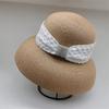 Sombrero de Paja Estilo Chanel Pequeño con Cinta de Satén Incrustada de Diamantes Personalizado Elegante Combinable a la Moda para Mujer de Ala Ancha para Protección Solar