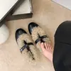 Sapatos de algodão com fleece 2026 sola macia bico redondo boca rasa tira única Mary Jane francês fivela sapatos peludos femininos quentes novo estilo