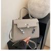 Bolsas Transfronteiriças para Mulheres 2025 Bolsas com Fecho Bolsas de Mão de Nicho de Luxo Leve de Alta Qualidade Bolsas Transversais Bolsas de Axila de Mão da Moda