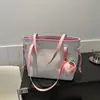 Bolsa de ombro estilo coreano de grande capacidade com pingente, nova coleção feminina 2026, design simples e casual, cor sólida, adequada para o trabalho e uso diário