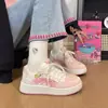 Zapatillas bonitas y versátiles que aumentan la altura para mujer en primavera y otoño, nuevo modelo 2026 para la temporada de regreso a clases, zapatos blancos casuales de suela gruesa con dibujos animados