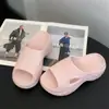 Chinelos Novo Estilo 2026, Slip-Ons Modernos com Solado Grosso para Mulheres, Para Uso Externo no Verão, Chinelos de Eva com Toque Macio, Sandálias de Praia para Férias