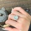 Anillo de Buda de Calcedonia Blanca Chapado en Plata al por Mayor Incrustado con Ágata de Buda de Vientre Grande Anillo para Mujer con Diamantes Completos Buda Maitreya Joyería Personalizada